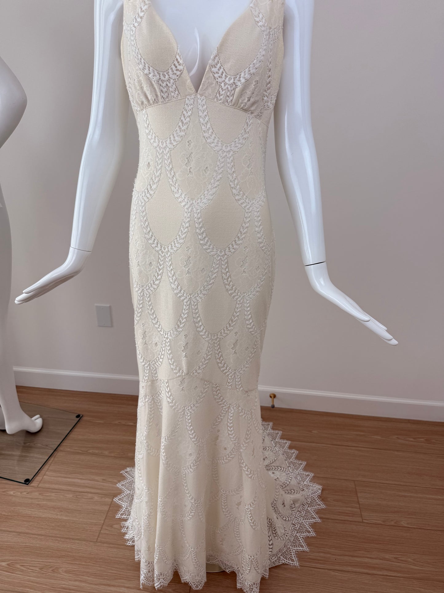 CLAIRE PETTIBONE 2015 Vanilla Cream Lace Bridal Gown