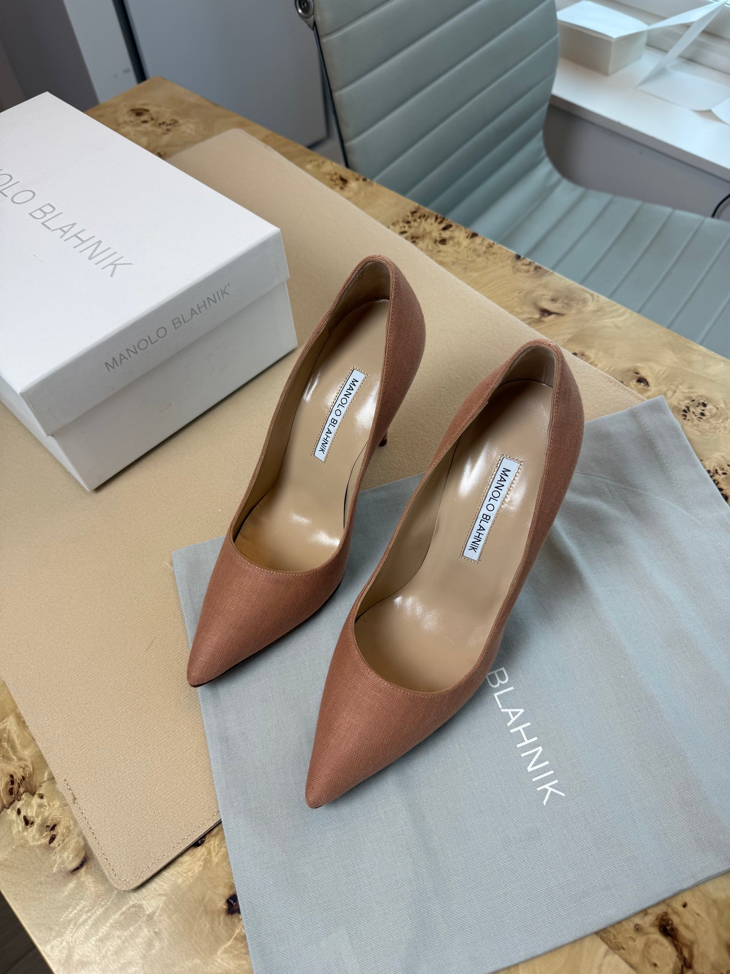 MANOLO BLAHNIK Linen BB 105 Pumps Size 6.5