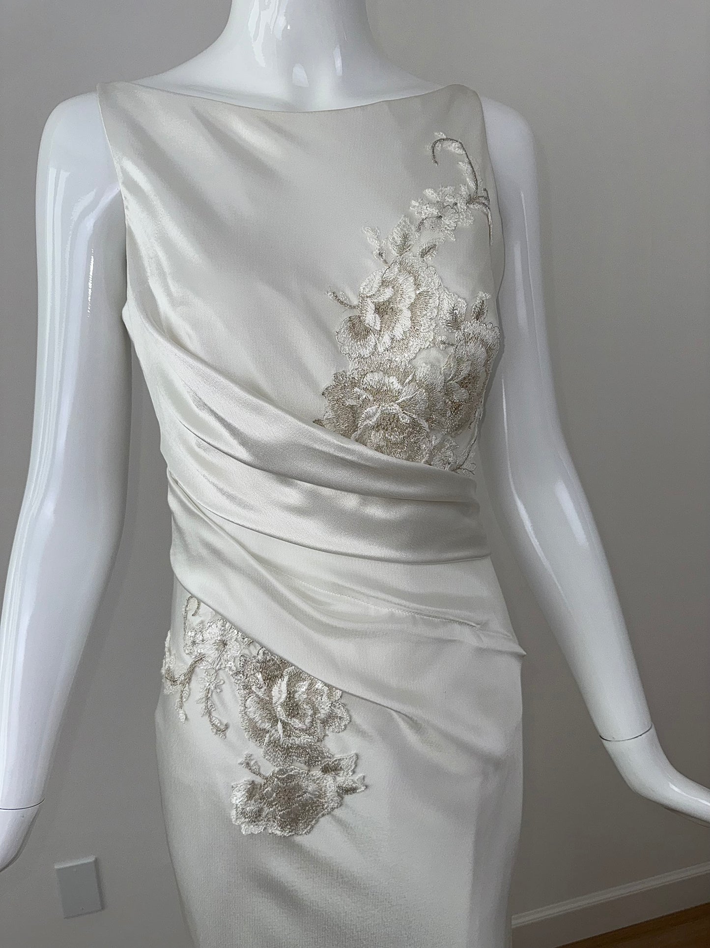 DAVID FIELDEN Soft White Floral Bridal Gown