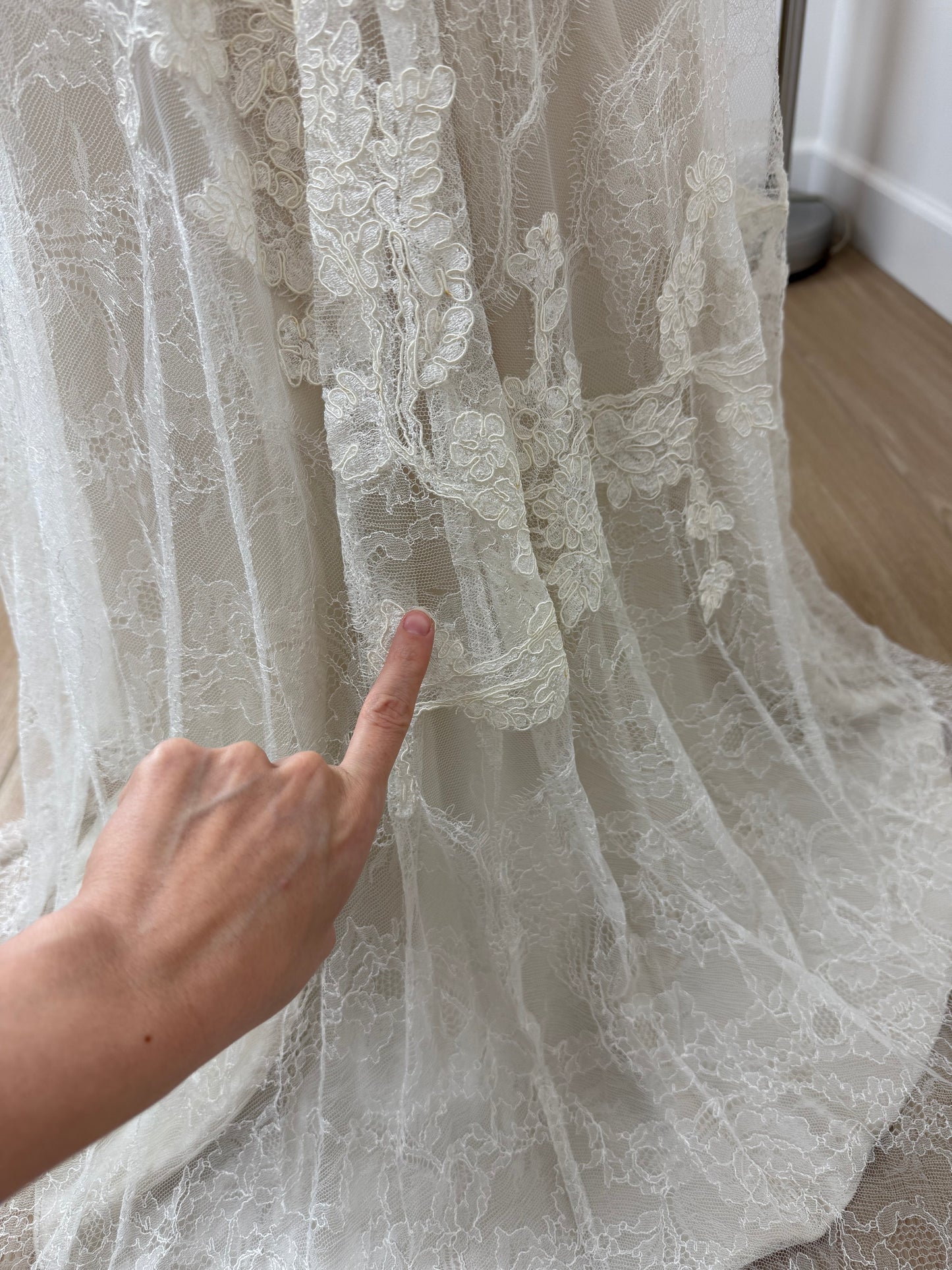 DAVID FIELDEN 2017 Runway Sample Ivory Lace Bridal Gown