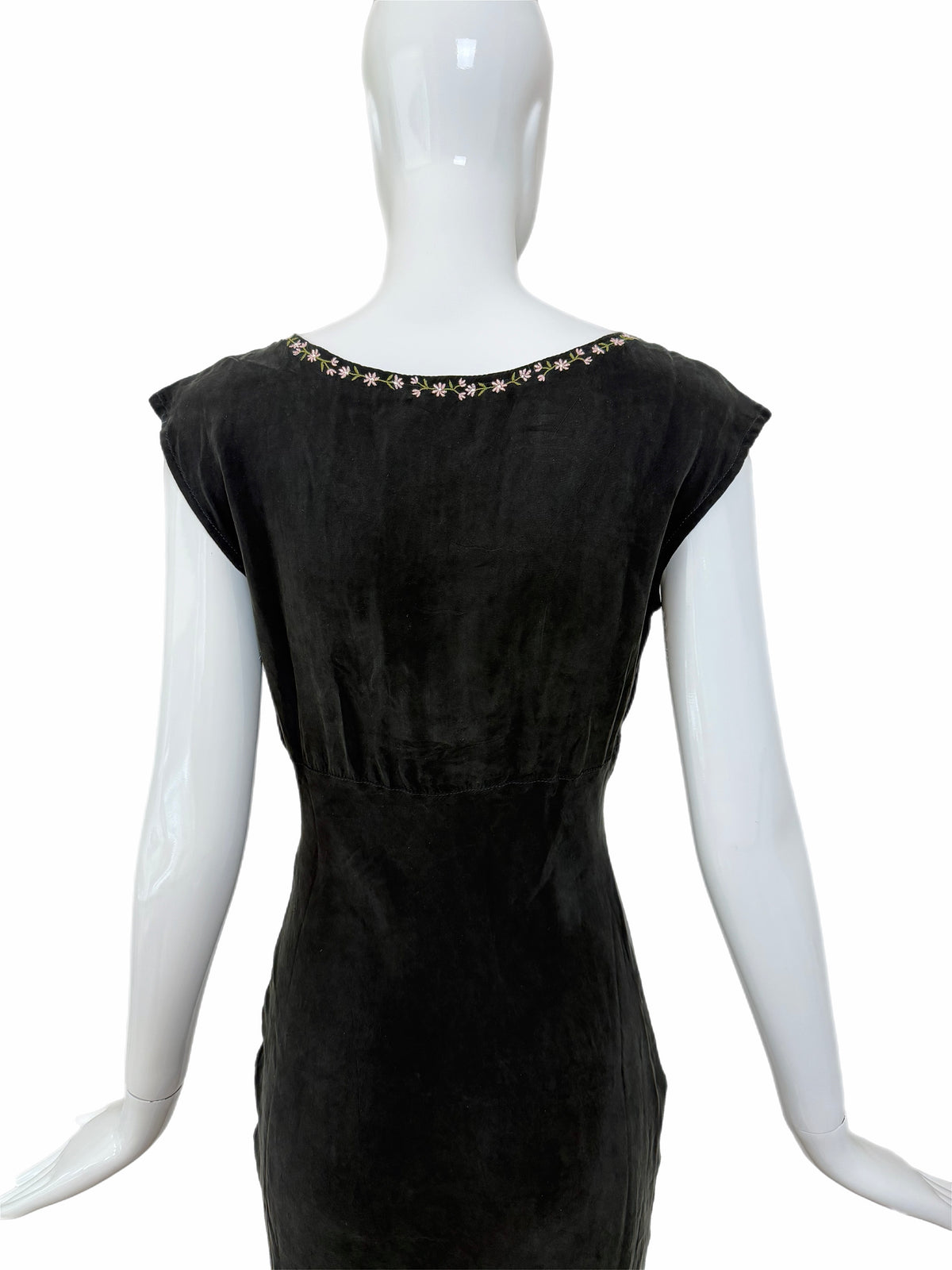 LES HABITUDES 90's Vintage Jet Black Floral Neckline Slip Gown