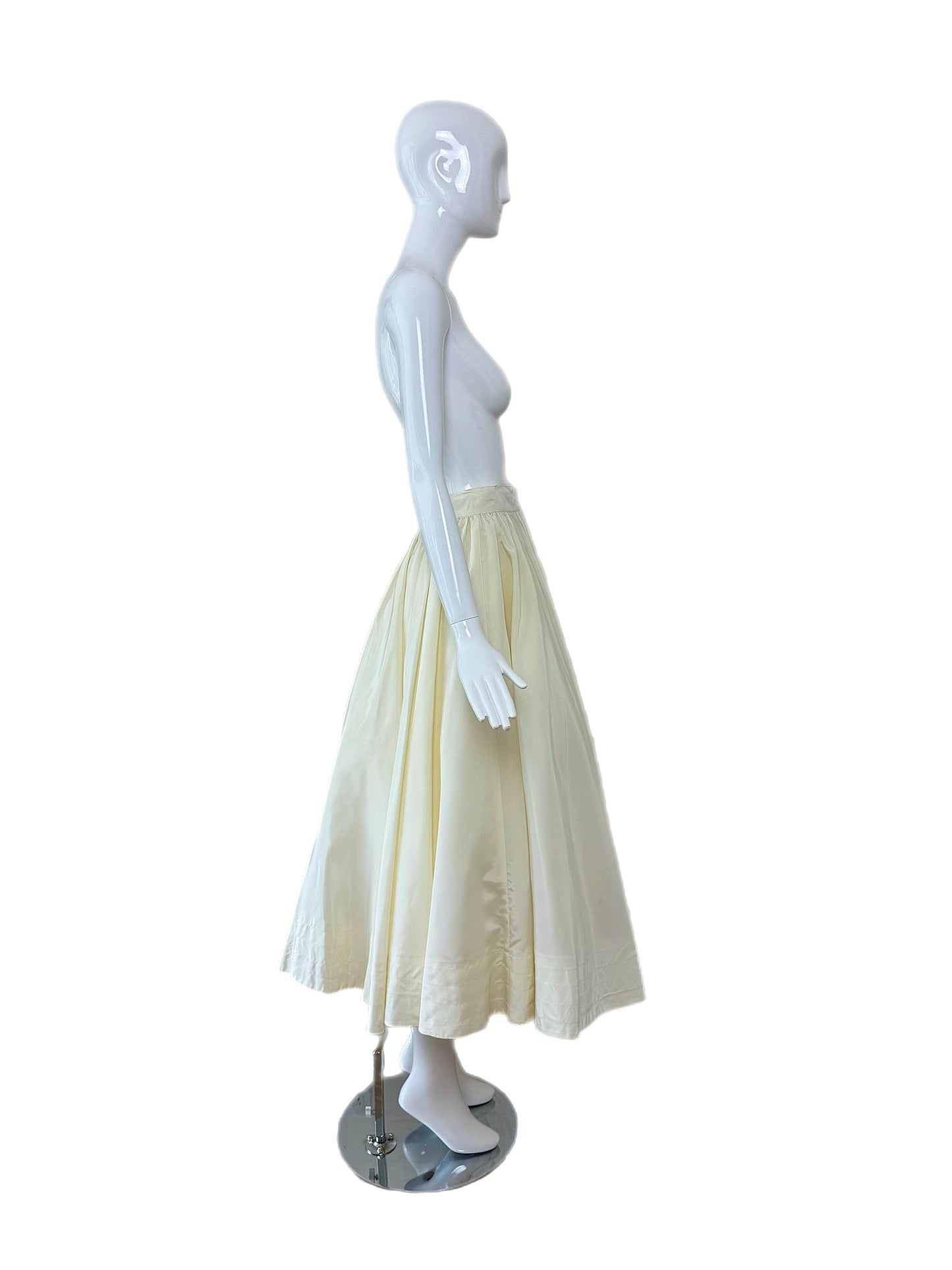 LES HABITUDES 90's Vintage Ivory Voluminous Long Skirt