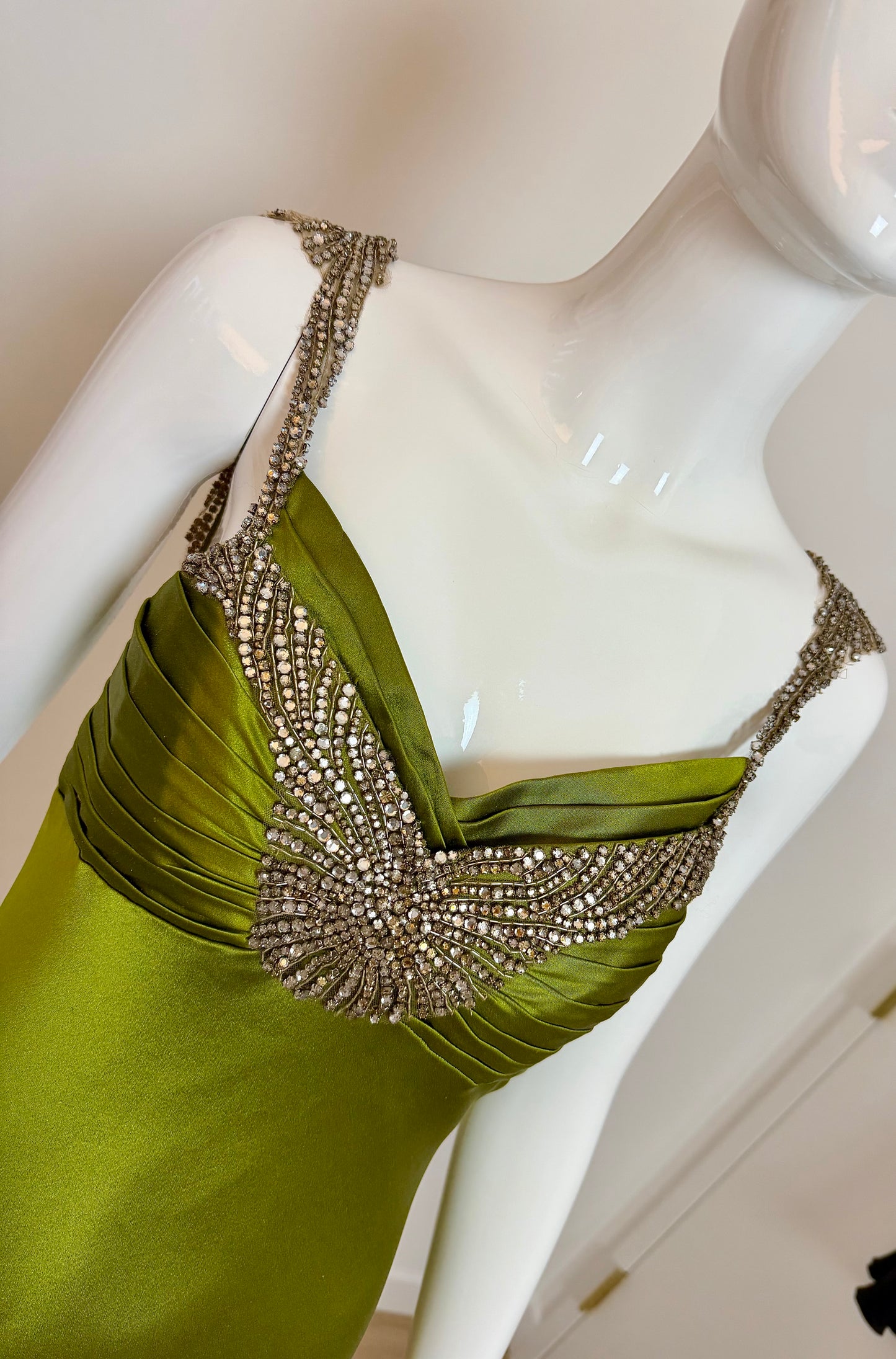 MONIQUE LHUILLIER 2005 Vintage Runway Green Silk Gown w. Crystals