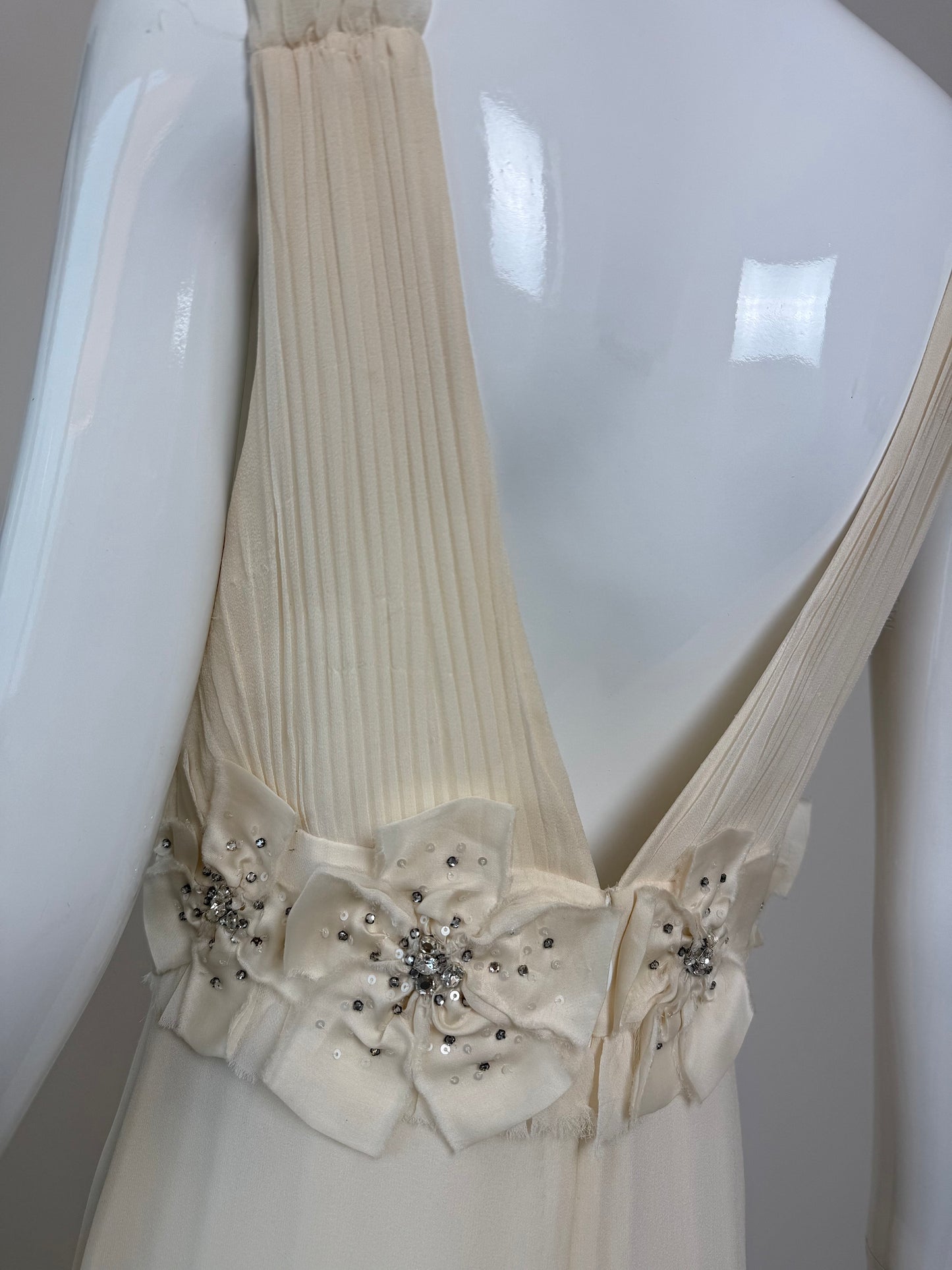 MONIQUE LHUILLIER 2007 Vintage Runway Flower Motif Bridal Gown