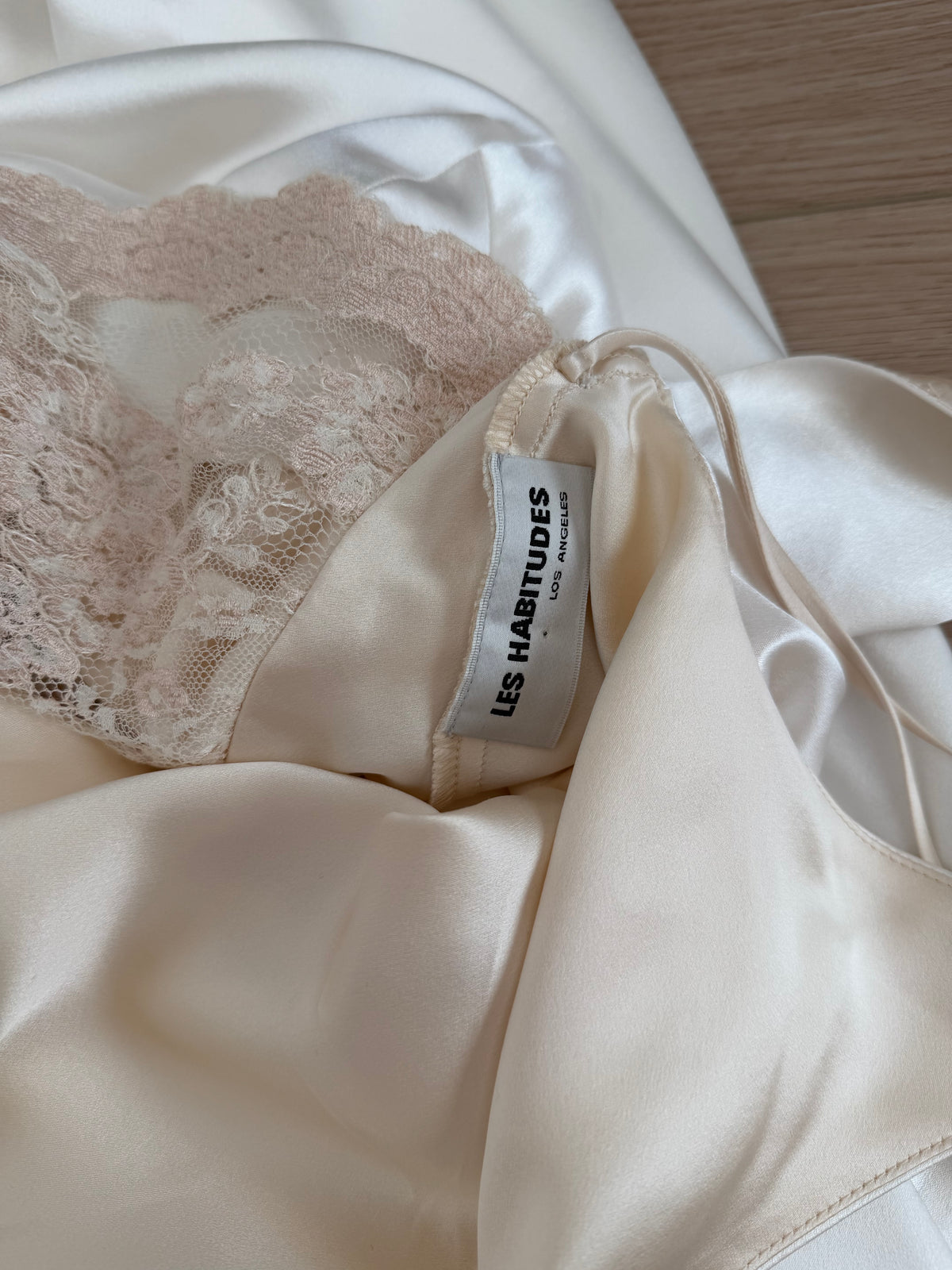 LES HABITUDES 90's Vintage Soft White Liquid Satin Bridal Gown w. Lace Detail