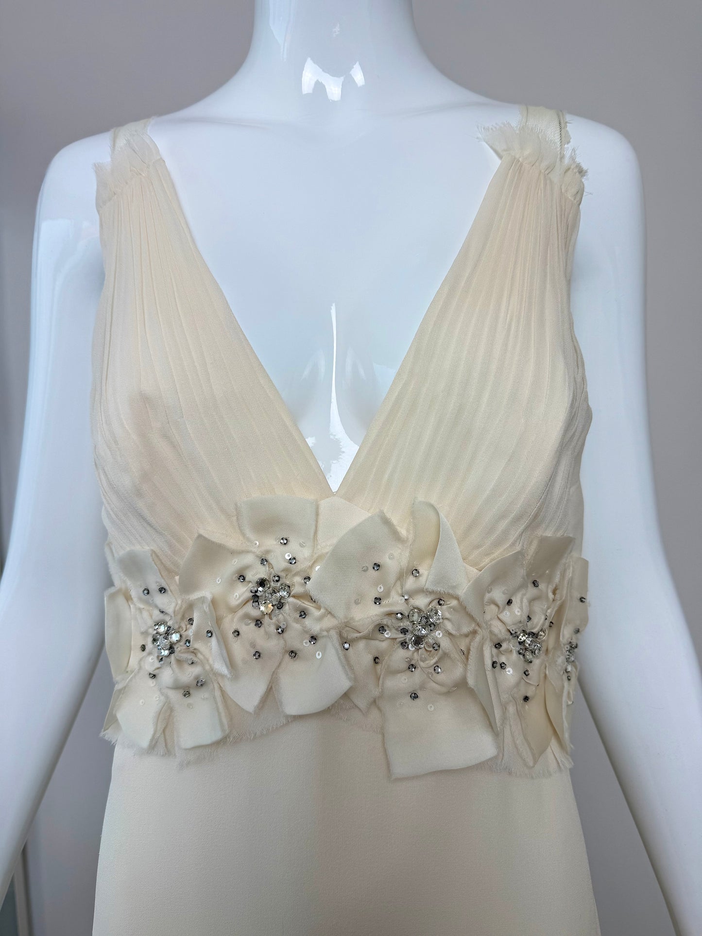 MONIQUE LHUILLIER 2007 Vintage Runway Flower Motif Bridal Gown