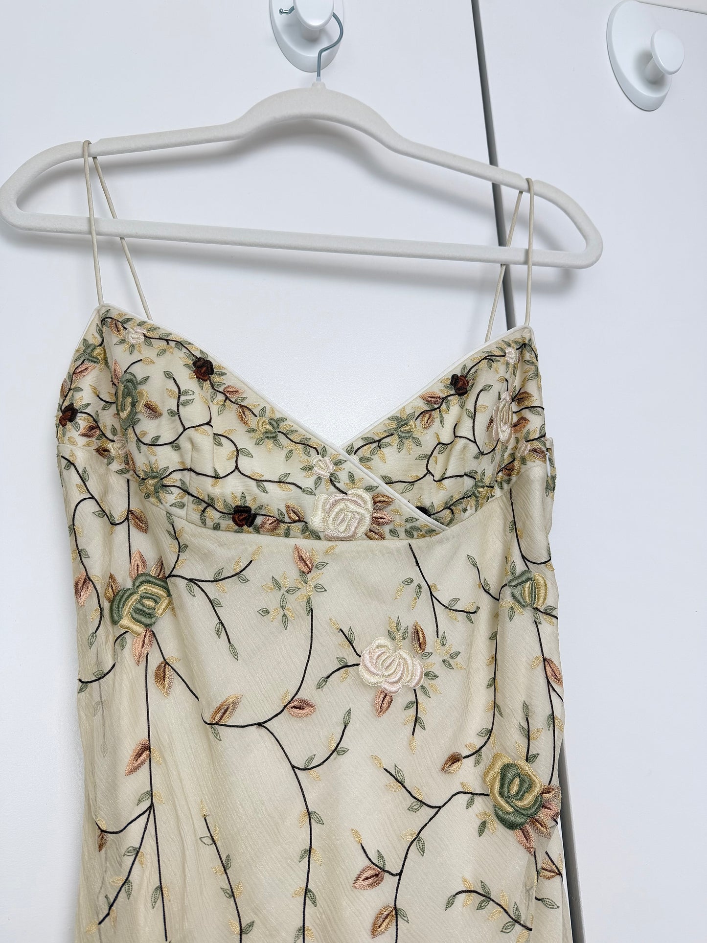 EAVIS & BROWN 90's Vintage Iridescent Beige Silk Embroidered Floral Gown