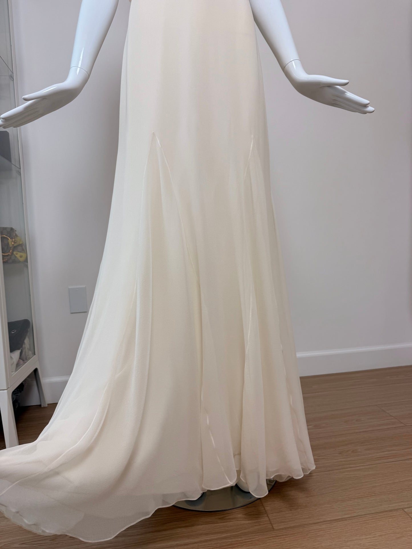 MONIQUE LHUILLIER 2007 Vintage Runway Flower Motif Bridal Gown