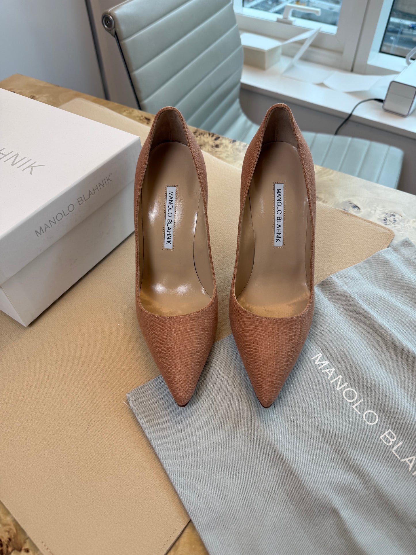 MANOLO BLAHNIK Linen BB 105 Pumps Size 6.5