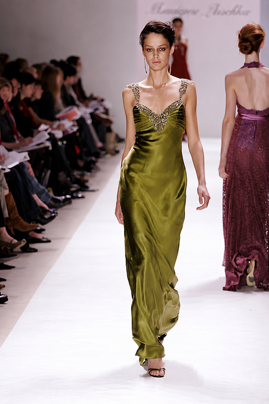 MONIQUE LHUILLIER 2005 Vintage Runway Green Silk Gown w. Crystals